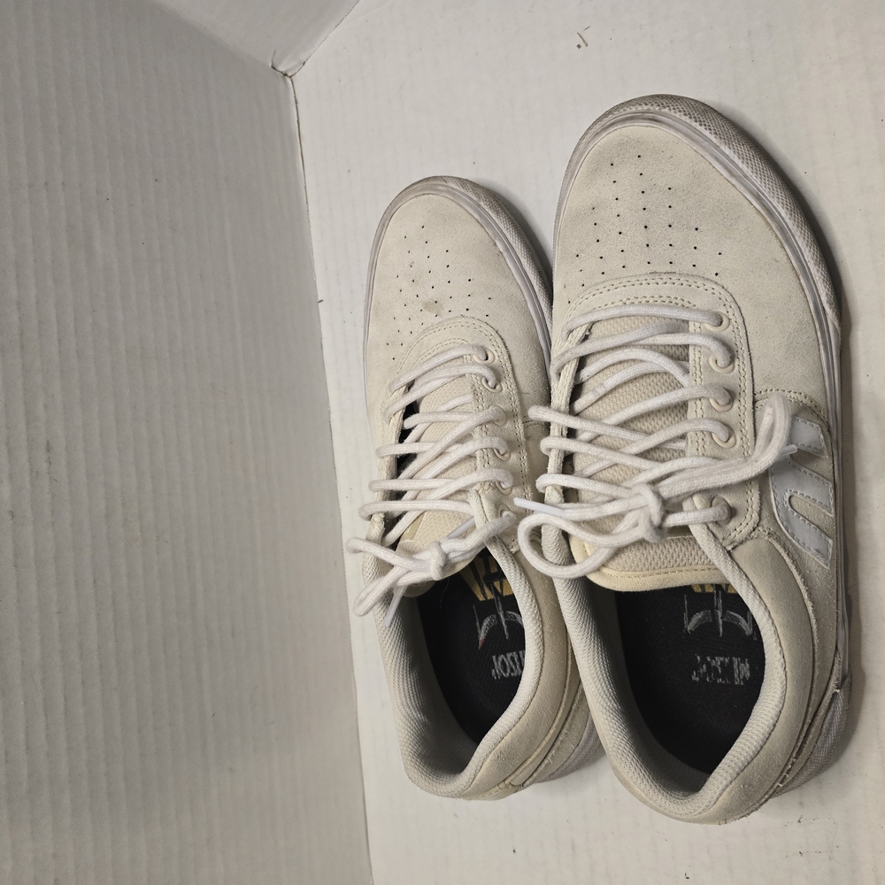 Etnes‎ White Sneakers with Textured Upper and Cushioned Sole